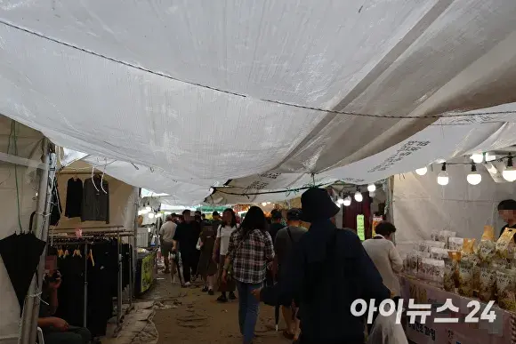 2025년 제32회 증평인삼골축제 야시장 구간 천막